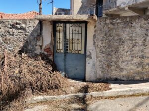Φρίκη στη Μεσσηνία: Τσιμέντωσαν γυναίκα σε αυλή σπιτιού