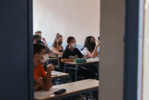 Κορονοϊός : Πρακτικές οδηγίες ΕΟΔΥ – Τι ισχύει για κρούσματα σε σχολεία