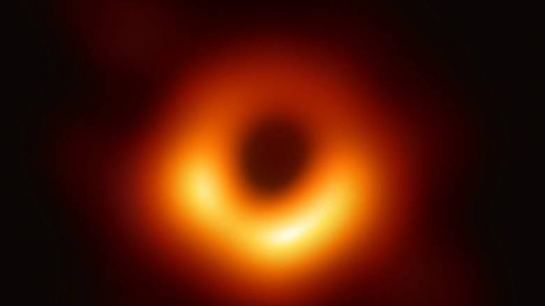 ΔΕΟΣ:Φωτογραφήθηκε για πρώτη φορά η μεγάλη μαύρη τρύπα στην καρδιά του γαλαξία μας