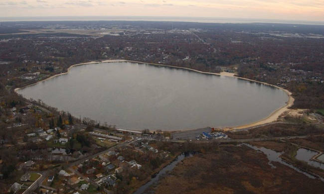 Η στοιχειωμένη λίμνη που κανείς δεν πλησιάζει: Εκατοντάδες πτώματα στο βυθό της