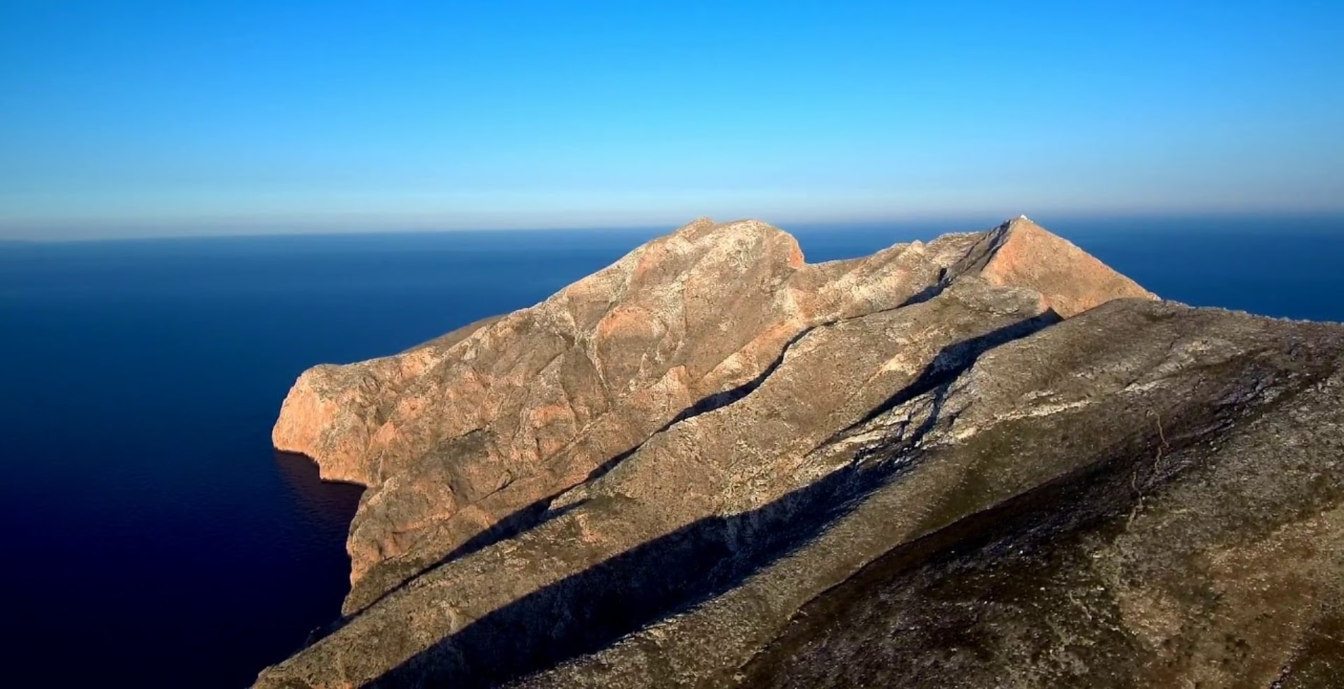 ΕΚΠΛΗΚΤΙΚΟ:Στην ΕΛΛΑΔΑ βρίσκεται ο δεύτερος μεγαλύτερος μονόλιθος της Μεσογείου![βιντεο]