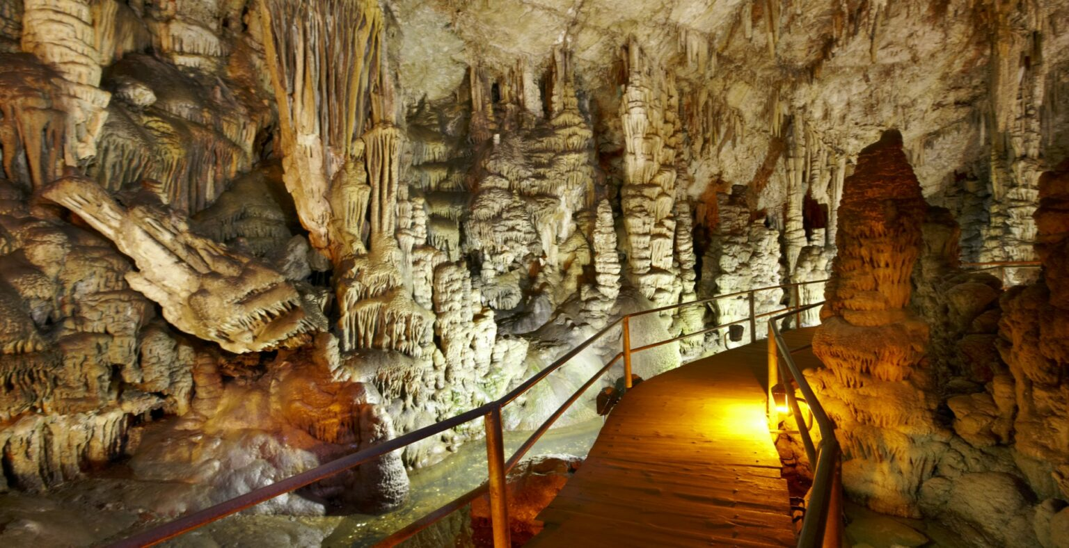 ΔΕΟΣ:Το σπήλαιο του Δία που είναι κρυμμένο στα 1.000 μέτρα υψόμετρο