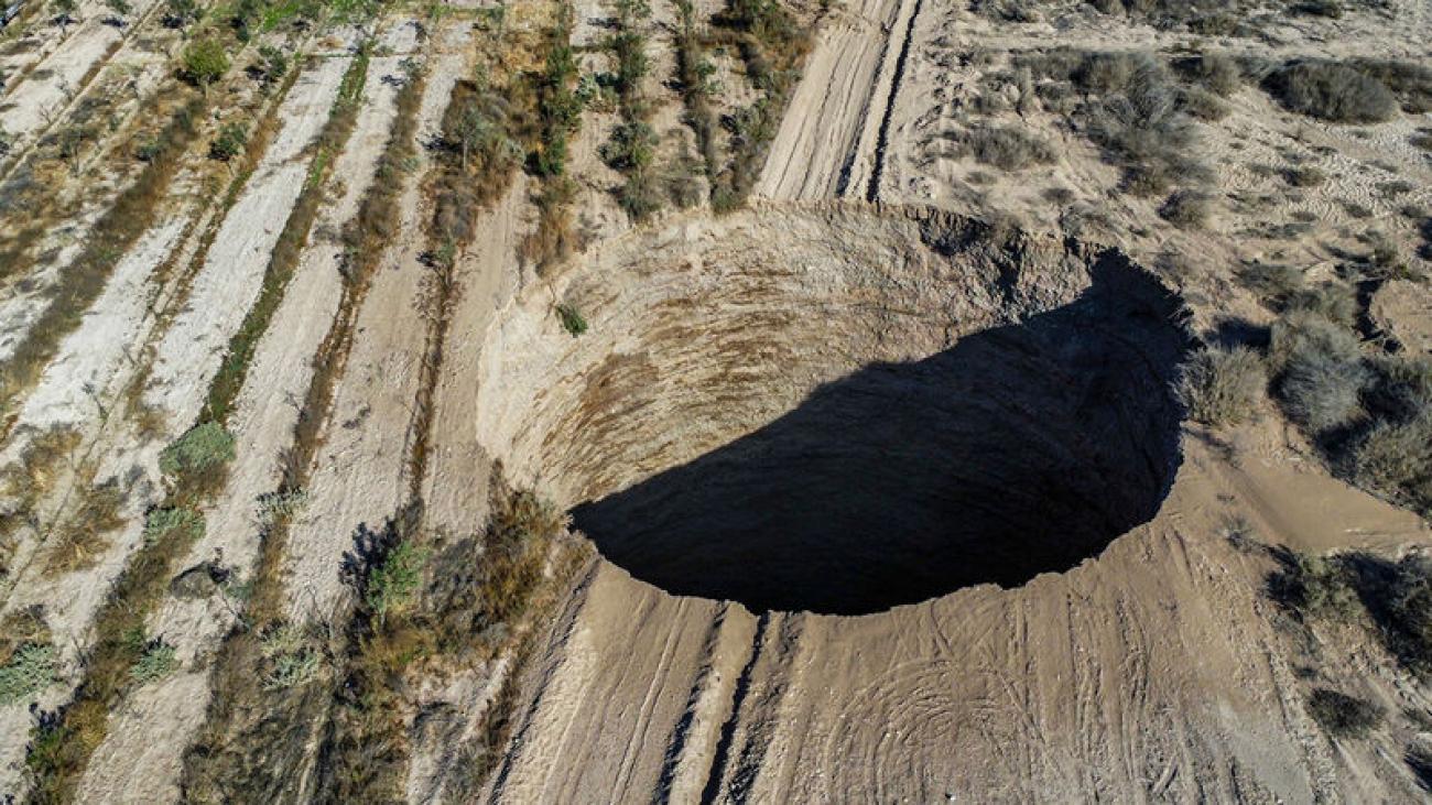Χιλή: Μυστήριο με τεράστια τρύπα που ολοένα και μεγαλώνει! (βίντεο)