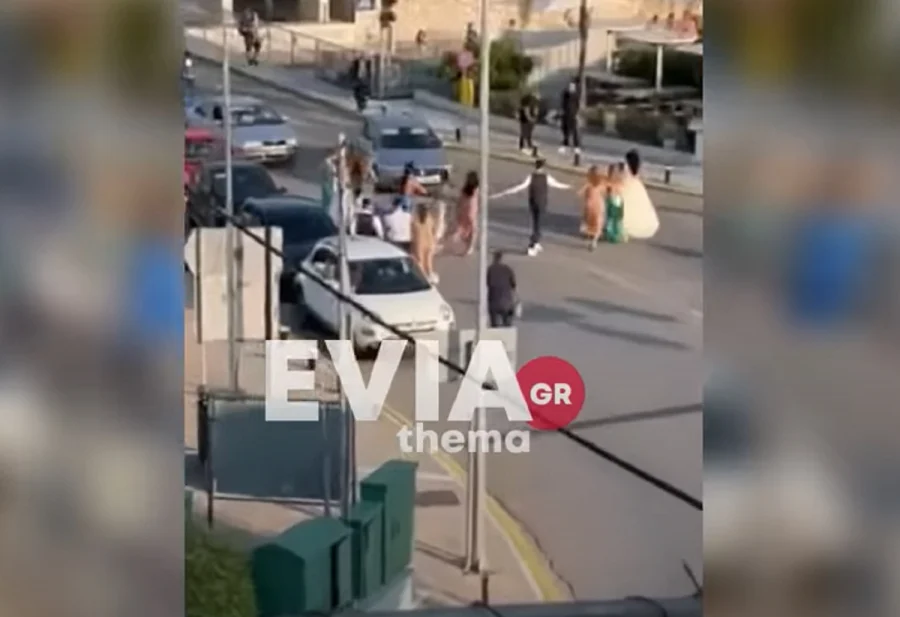 Χαλκίδα: Νύφη έκλεισε τον δρόμο για να… χορέψει και οι οδηγοί έγιναν έξαλλοι (βίντεο)